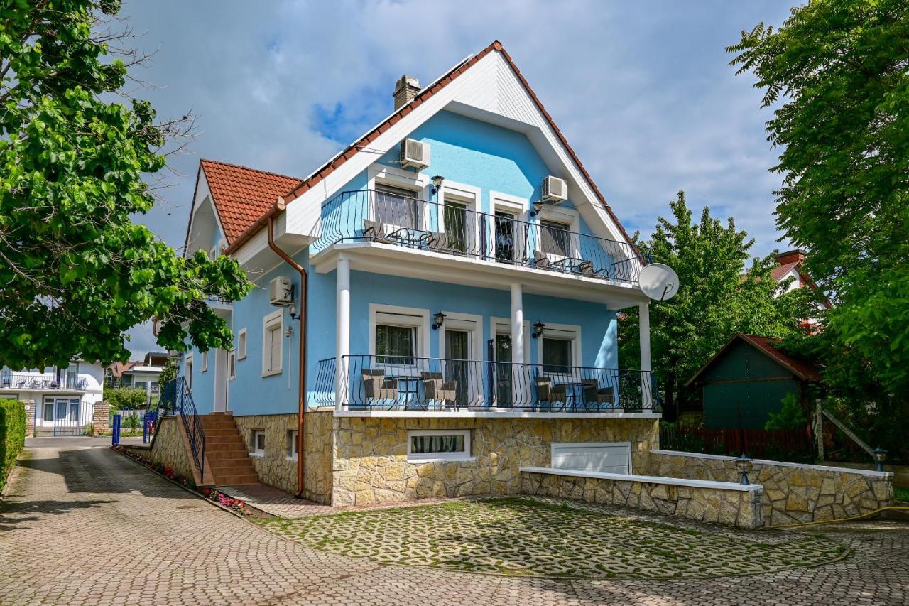 Kek Laguna Vendeghaz Balatonfured Exterior photo