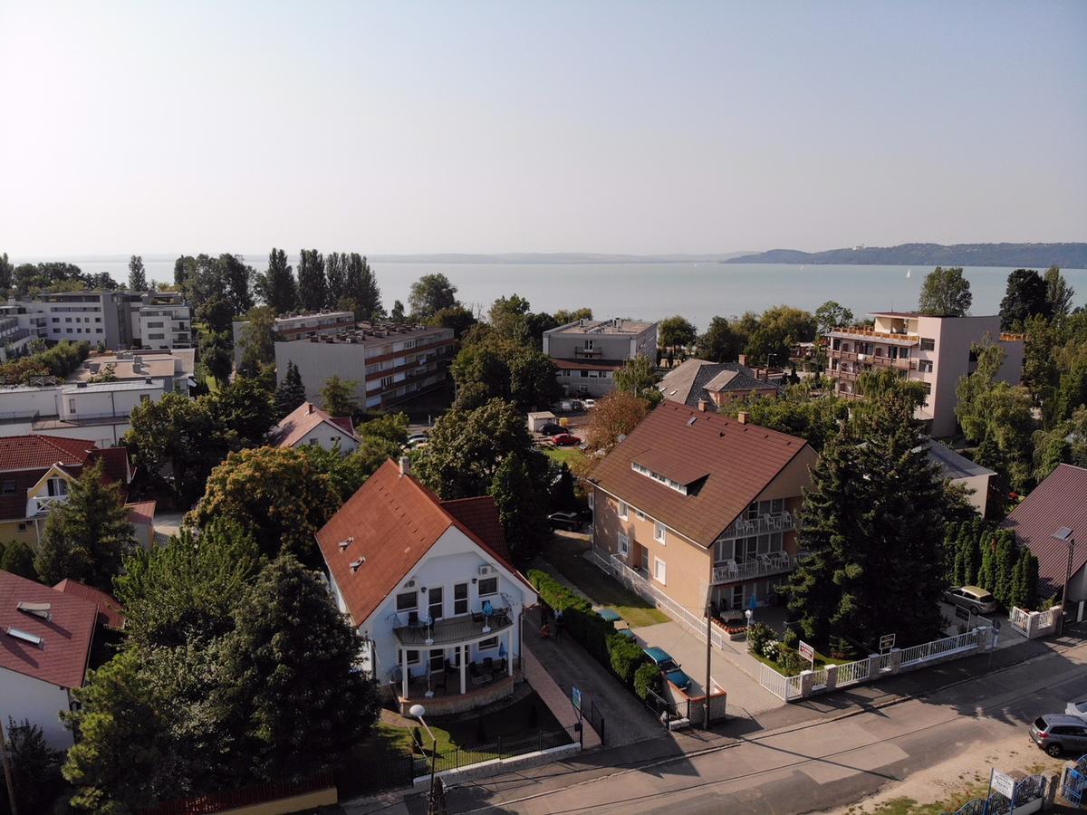 Kek Laguna Vendeghaz Balatonfured Exterior photo
