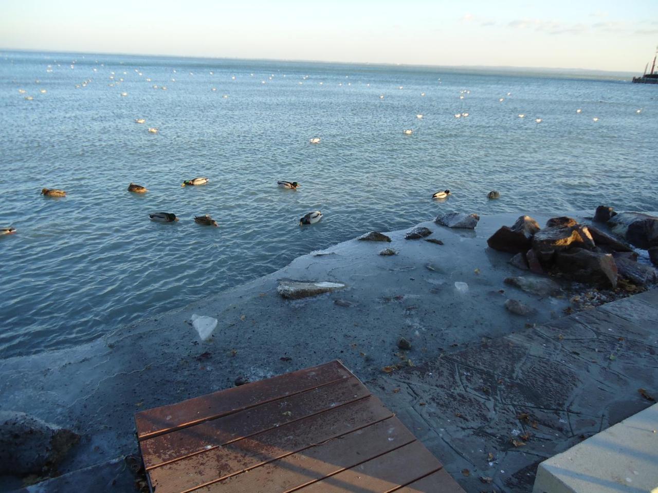 Kek Laguna Vendeghaz Balatonfured Exterior photo